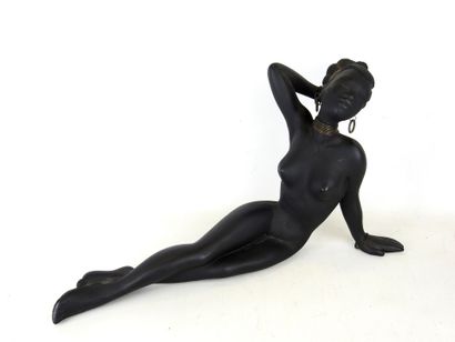 NU africaniste. Black ceramic subject with...