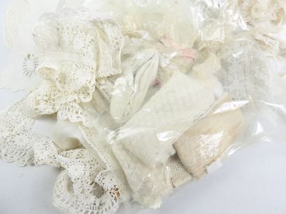 LOT of lace including small doilies, scraps...