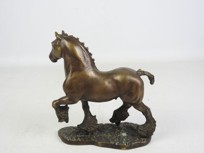 Horse piaffe. Bronze subject. H : 22 - L...