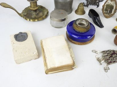 LOT OF VITRINARY OBJECTS including a pewter...