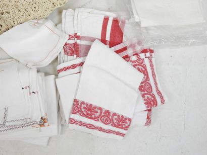 LOT of textiles including: - Damask cotton...
