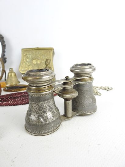 LOT OF VITRINARY OBJECTS including a pewter...