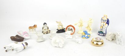 LOT of VITRINARY OBJECTS in porcelain, cookie...