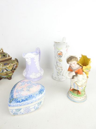 LOT comprising a heart-shaped covered box,...