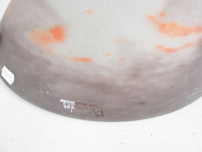 RETHONDES : Plafonnier en verre marmoréen...