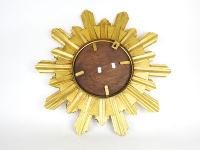 MIROIR sorcière en métal laqué doré. D :...