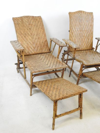 PAIR OF LONG CHAIRS in woven rattan. Can...