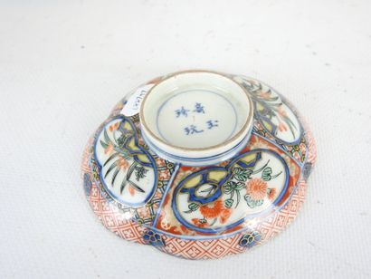 CHINA: Porcelain bowl with enameled decoration...