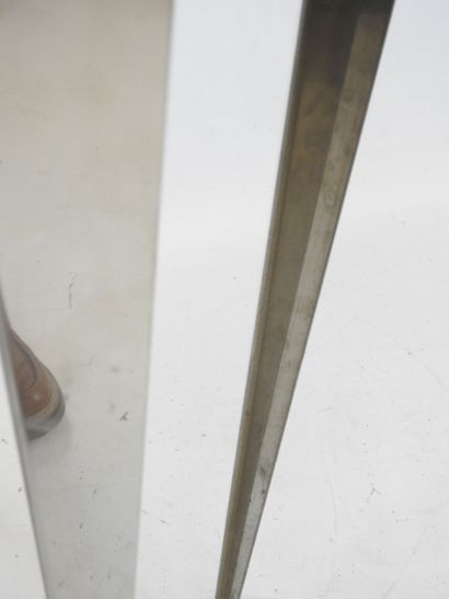 Thierry MUGLER : Table haute présentoir de...