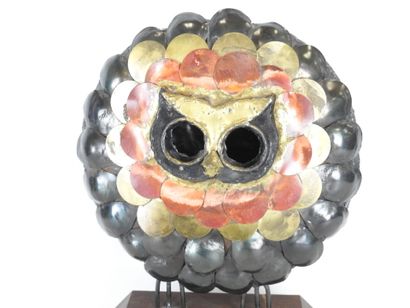 EMAUS (XXe) : Hibou en métal polychrome reposant...