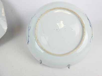 CHINA: Pair of blue-white porcelain plates...