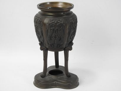 TRIPODE BRUISE PARFUM in bronze decorated...