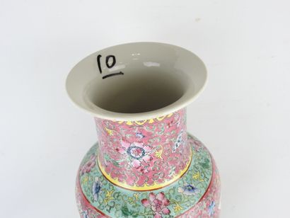 CHINA: Porcelain baluster vase with polychrome...