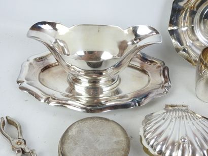 LOT in silver-plated metal including sauceboat,...
