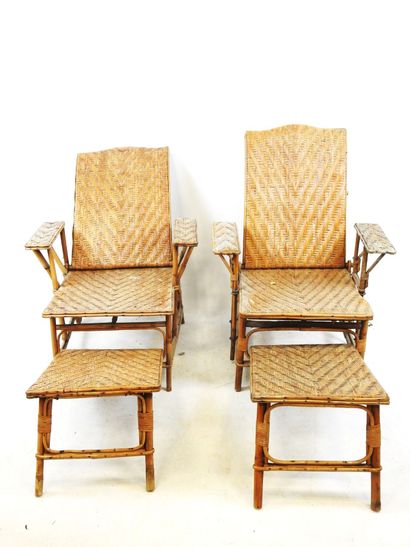 PAIR OF LONG CHAIRS in woven rattan. Can...