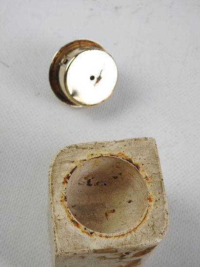 Cerri NESTORE : Briquet de table en travertin...