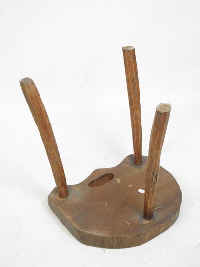 TABOURET brutaliste tripode en bois naturel....