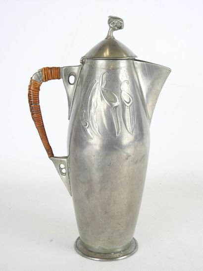 KAYSERZINN: Pewter pitcher with plant decoration,...