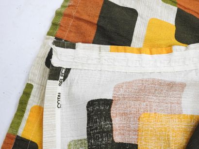 PAIRE de RIDEAUX en coton imprimé de motifs...