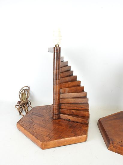 DEUX LAMPES en bois sur socle de forme hexagonale...