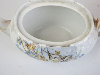 LOT OF PORCELAIN and FAIENCES including:...