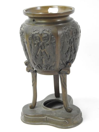 TRIPODE BRUISE PARFUM in bronze decorated...