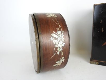 CHINA: Circular jewelry box in burgundy wood...