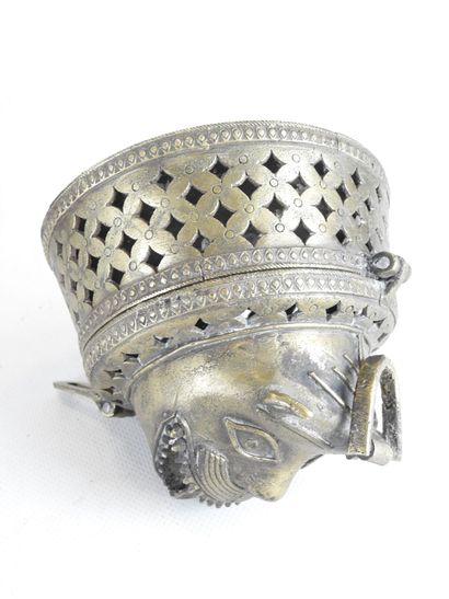 CHINA: Bronze perfume burner decorated with...