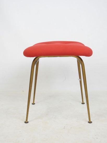 TABOURET quatre pieds en métal doré. Assise...