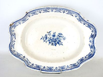VARAGES : Earthenware scalloped dish with...