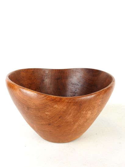 SALADIER en teck. Travail scandinave. H :...