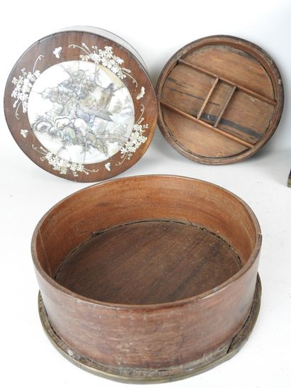 CHINA: Circular jewelry box in burgundy wood...