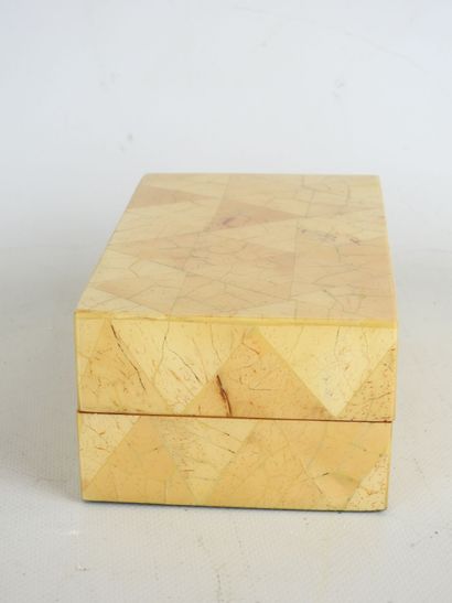 Inlaid wood box. H: 8 - W: 18 - D: 11 cm....