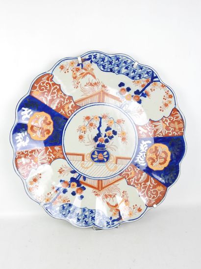 JAPAN: Large circular dish, scalloped edge,...