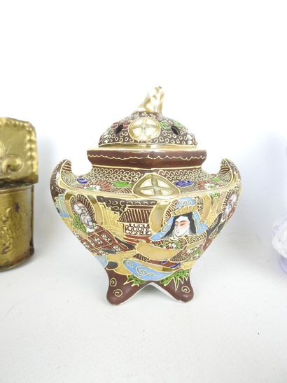 LOT comprising a heart-shaped covered box,...