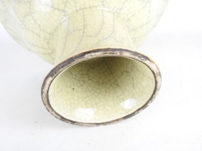 CHINA, in the taste of : Cream crackled ceramic...