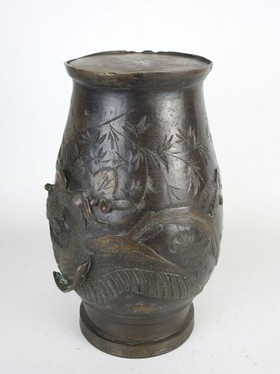 JAPAN : Bronze vase with brown patina decorated...