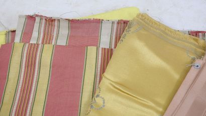 Maison JANSEN: Set of 4 large silk coupons,...