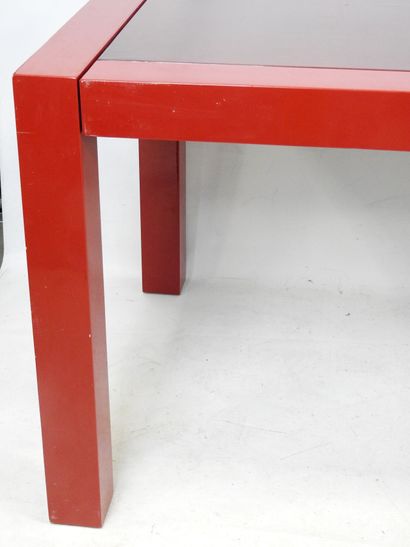 Rectangular table in red lacquer. Modern...