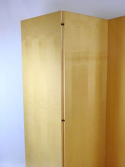 Sycamore veneered four-leaf PARAVENT. Circa...