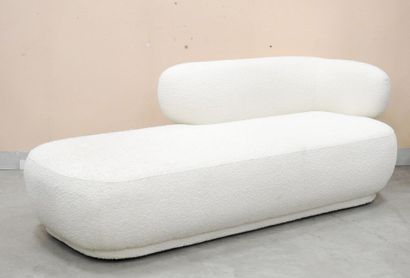 NV GALLERY (publisher): Creamy white bouclette...