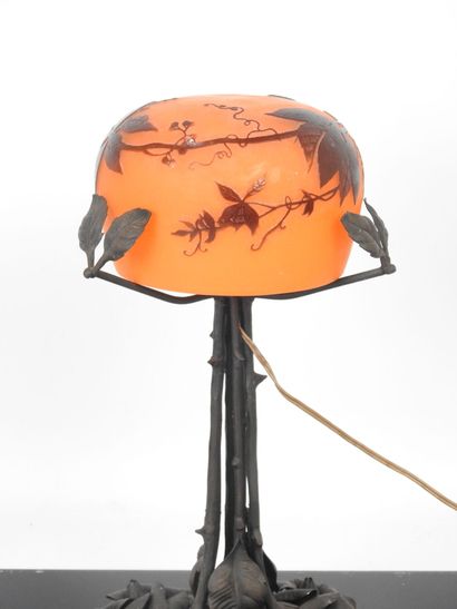DELATTE à Nancy: Wrought-iron mushroom lamp...