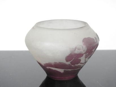 GALLE : miniature vase in multi-layered glass...