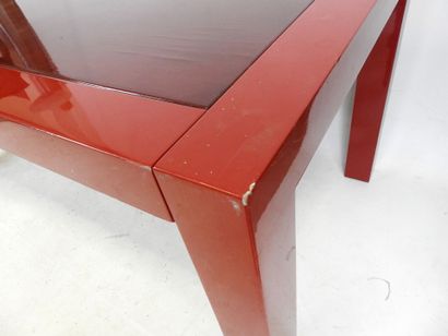 Rectangular table in red lacquer. Modern...