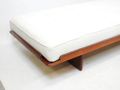 Grete JALK (1920-2006): Daybed. Wooden bed...