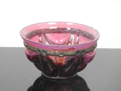 DAUM et MAJORELLE: Goblet in marmorated glass...