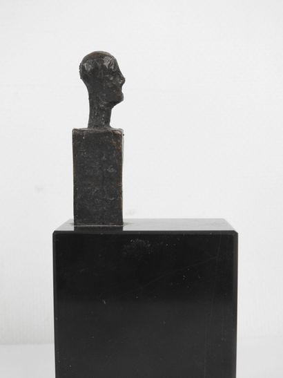 - Head of a man. Brown patina bronze sculpture...