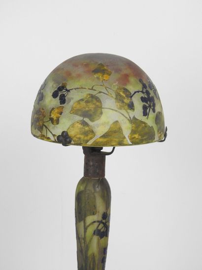 DAUM Nancy: Multilayer glass mushroom lamp...