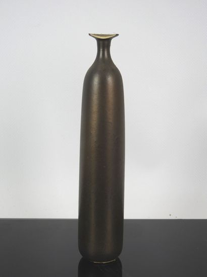 FIVE VASES and ONE CUP in stoneware. It includes...