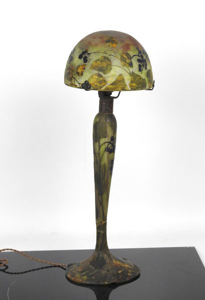 DAUM Nancy: Multilayer glass mushroom lamp...